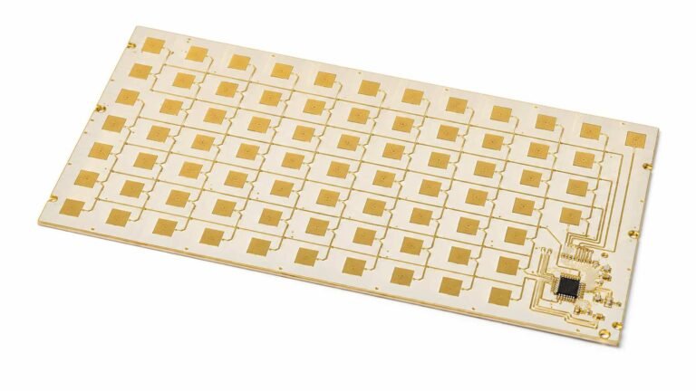 77GHz automotive radar PCB showing RO3003 0.127mm patch antenna array and FMCW front-end circuit