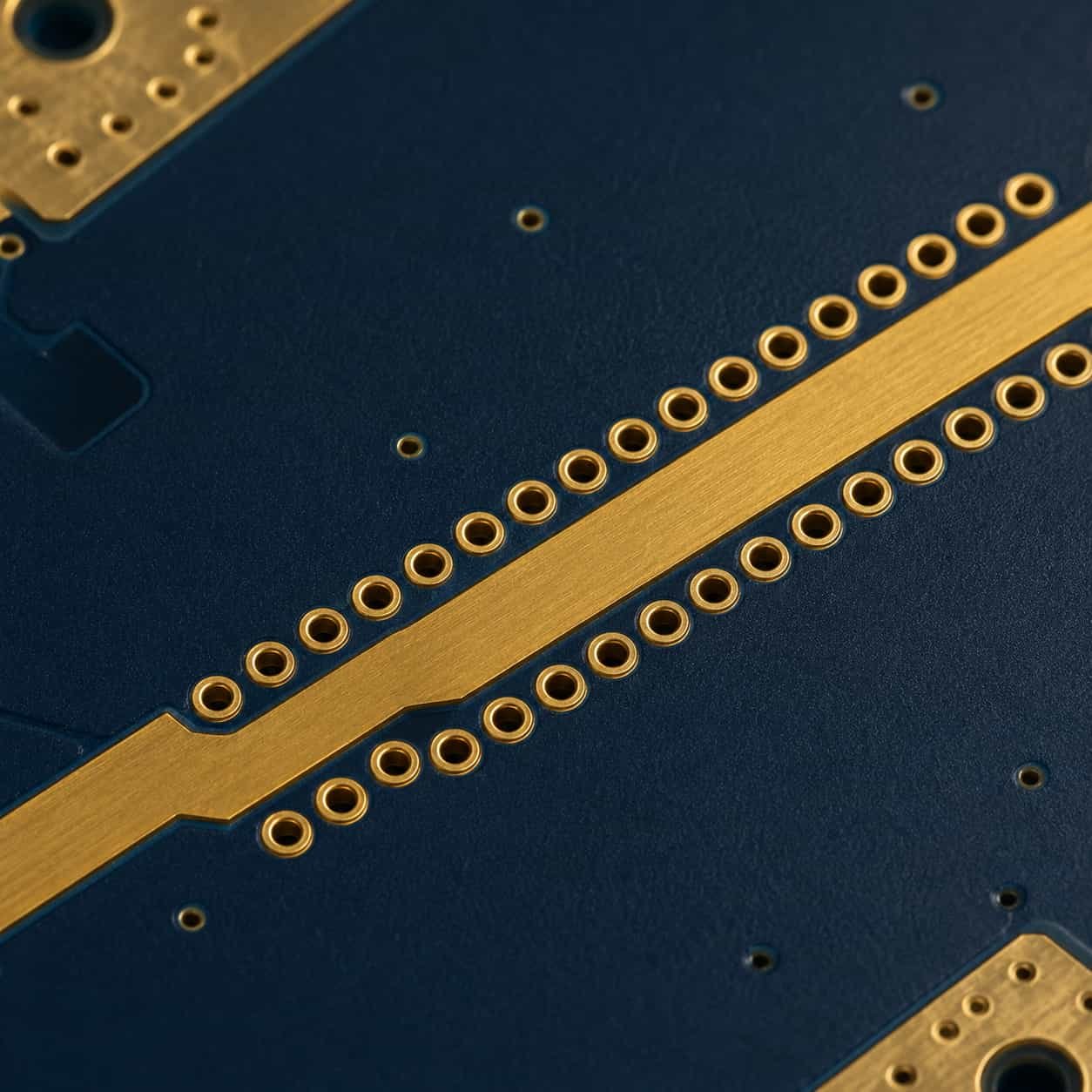 RF via fence design showing ground via array surrounding microstrip transmission line on Rogers RO4350B high frequency PCB for signal isolation and crosstalk reduction in microwave circuit board